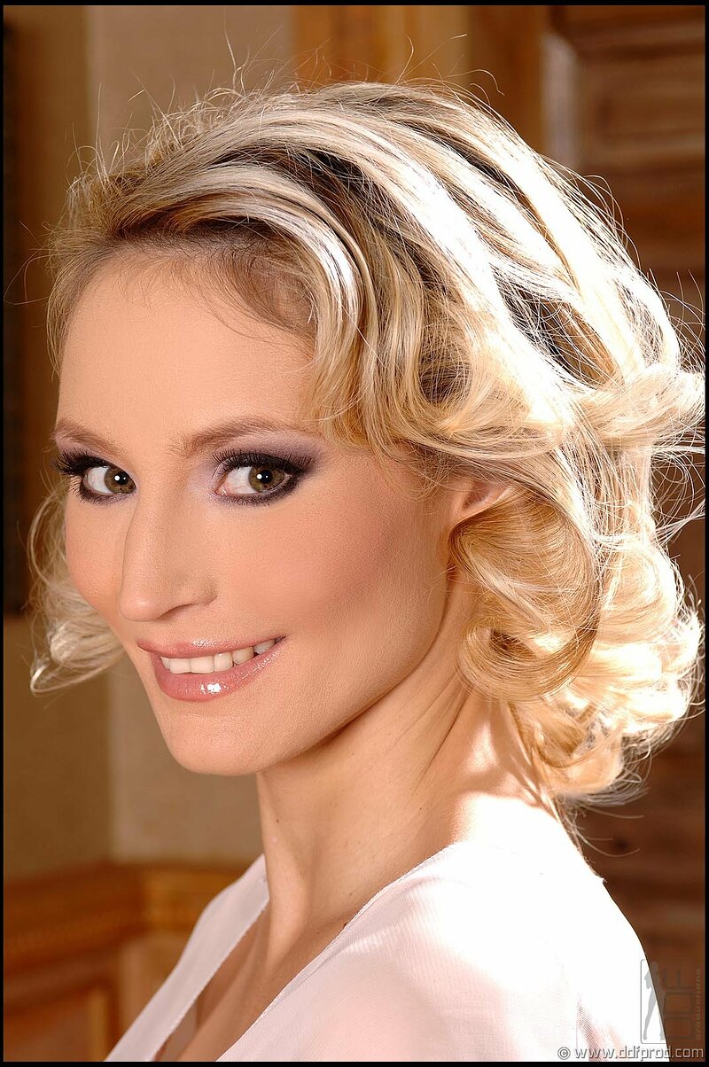 Дора, 24 года, 0 размер груди